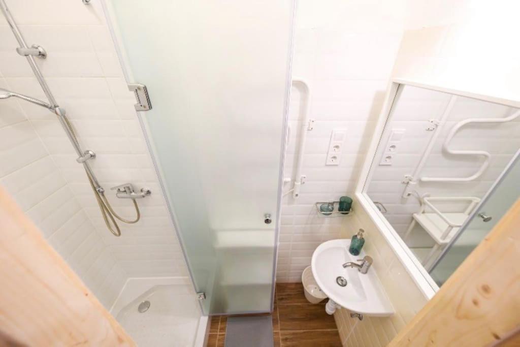 2 Bedroom Flat In Nyar Str., Boutique Budapest Exterior photo