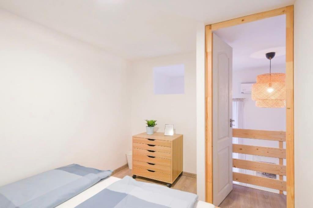 2 Bedroom Flat In Nyar Str., Boutique Budapest Exterior photo