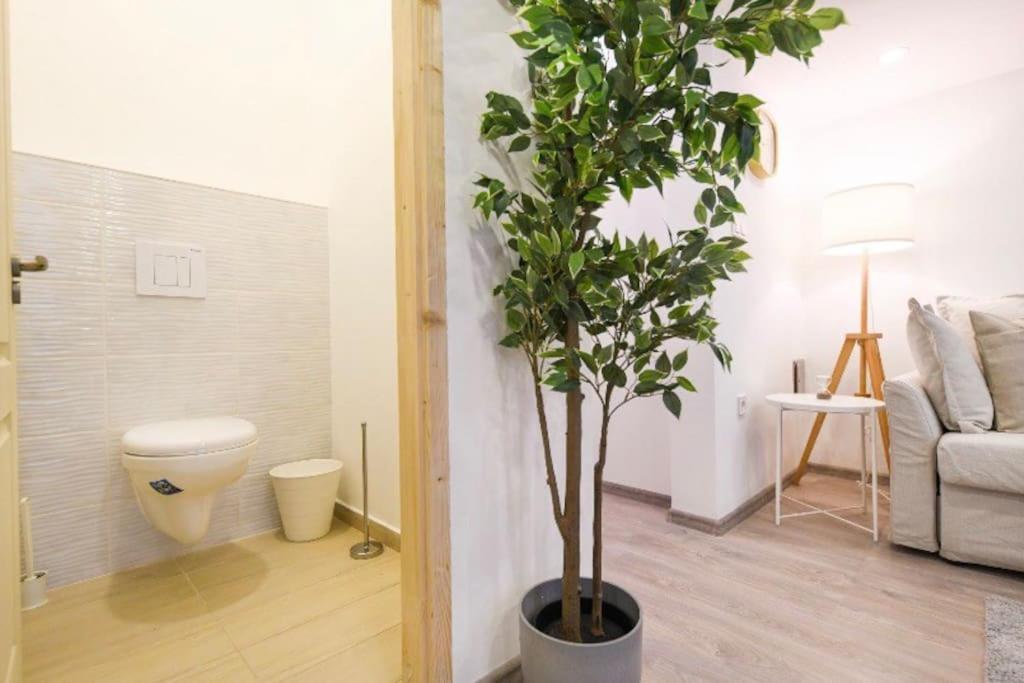 2 Bedroom Flat In Nyar Str., Boutique Budapest Exterior photo