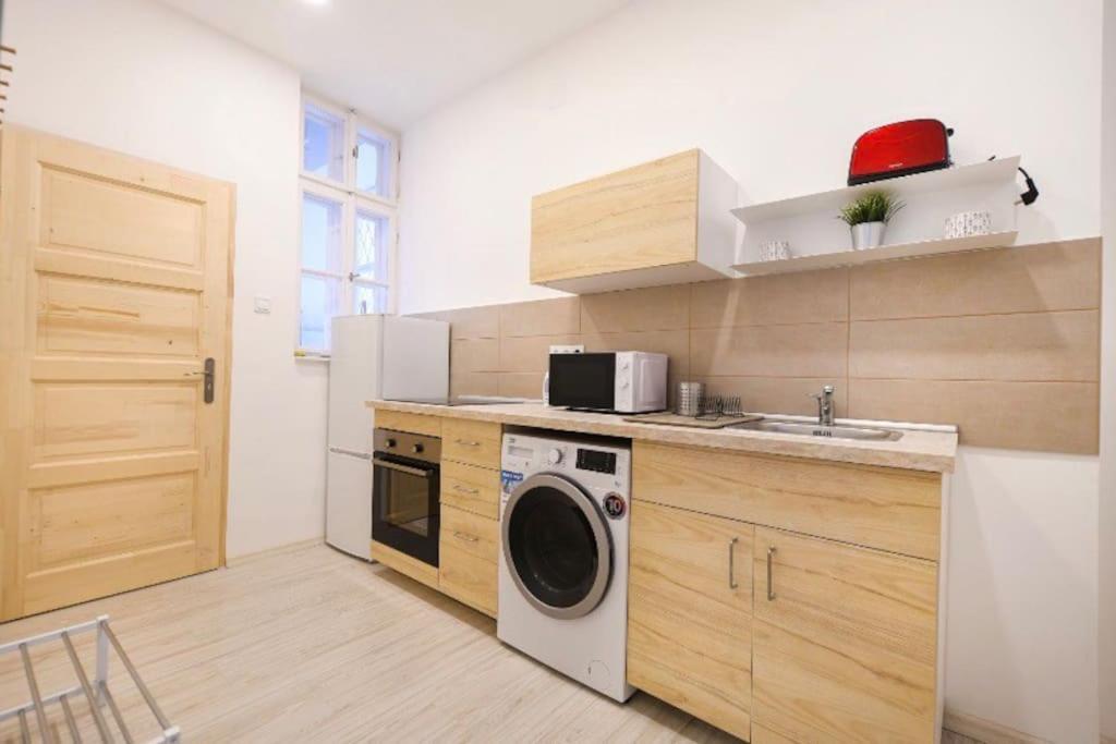 2 Bedroom Flat In Nyar Str., Boutique Budapest Exterior photo